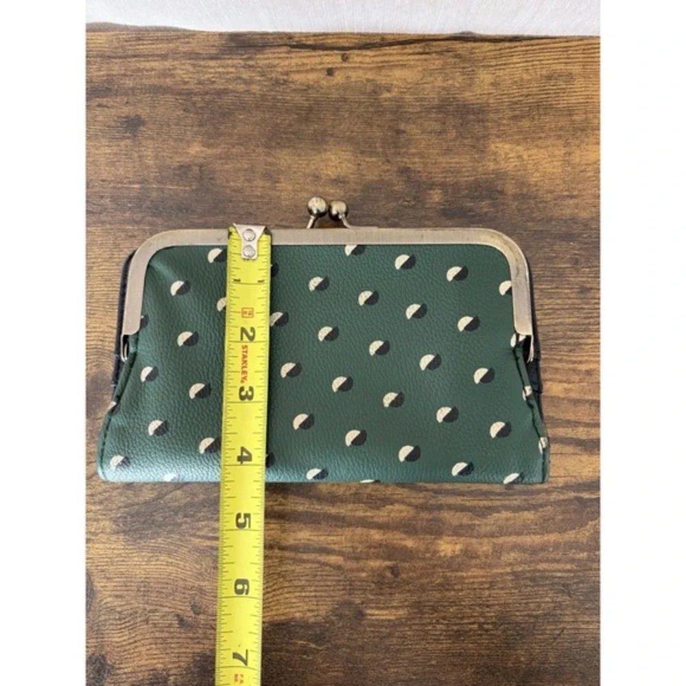 Time‎ And Tru Kiss Lock Bi-Fold Green Wallet Geo Dot Design